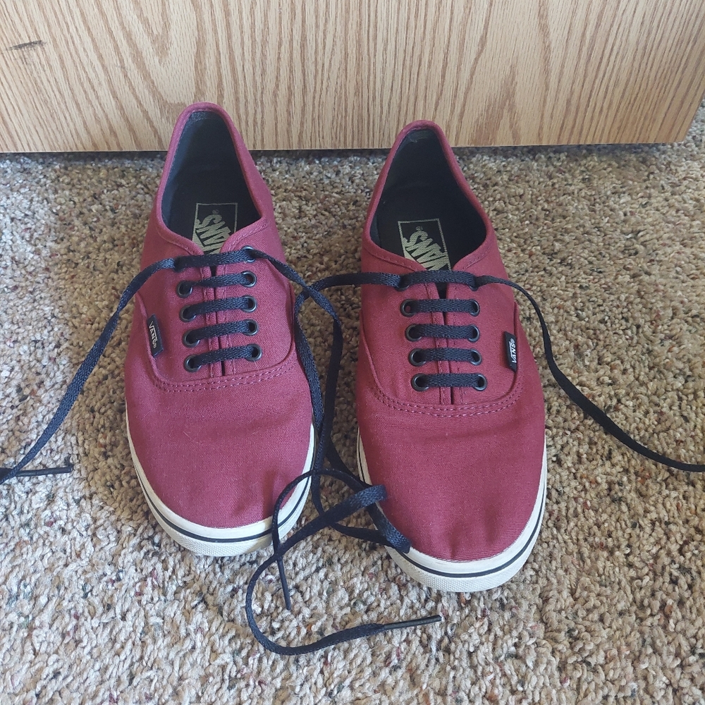 Vans size 8 in maroon